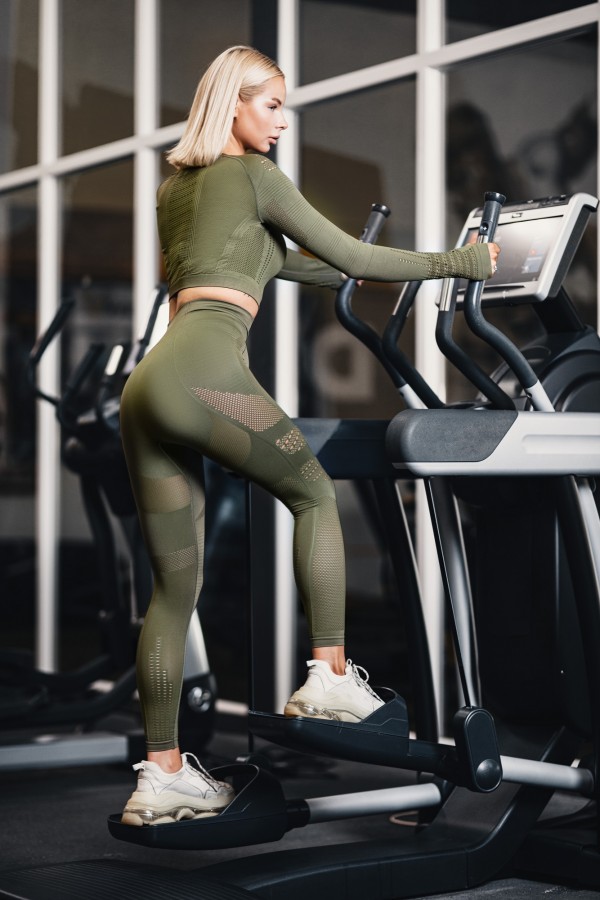 Seamless workout set: leggings & top...